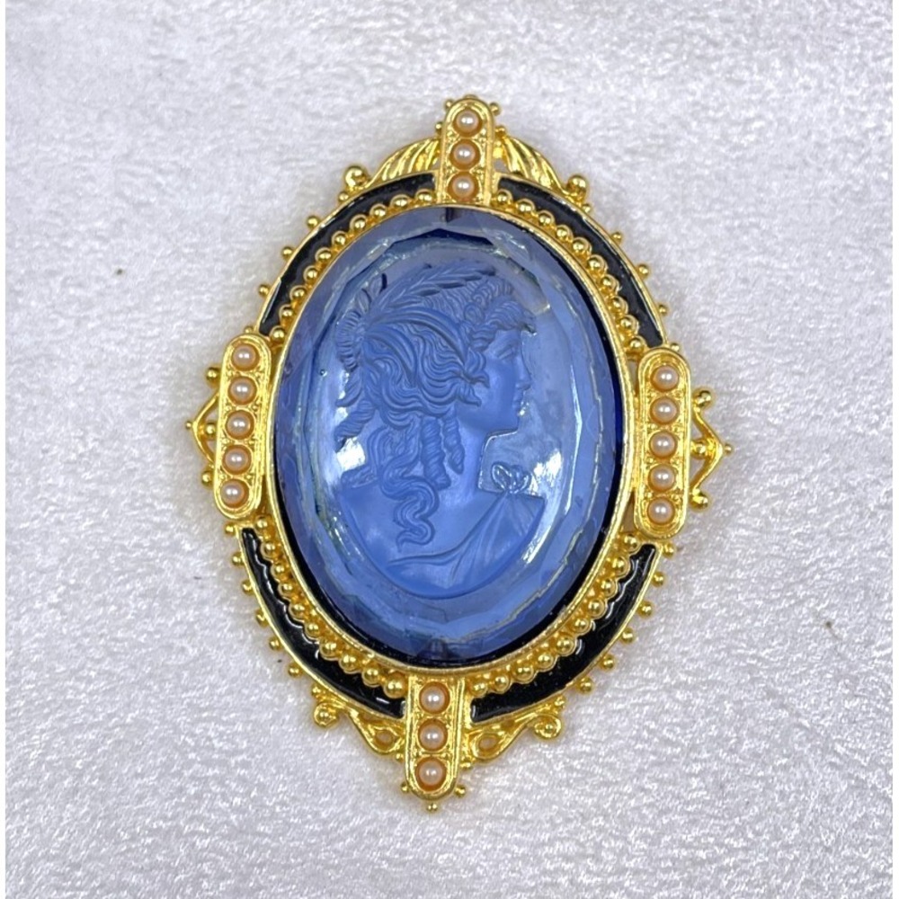 Vintage Edgar Berebi Royal Majesty Blue Glass Cameo Brooch Pin Limited Edition